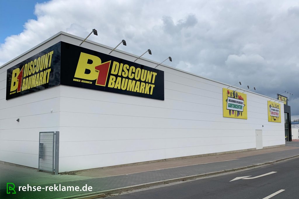Werbeanlage_Schilder_angestrahlt_002