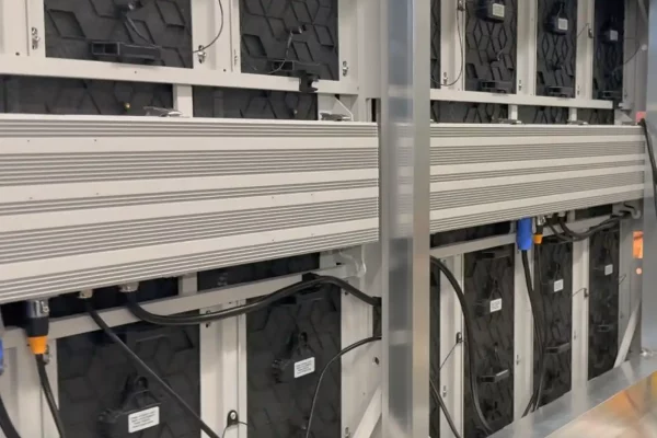 DigitalSignage_Fertigung_Aluminium_Unterkonstruktion