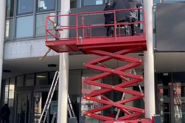 DigitalSignage_Krefeld_Montage_Panel