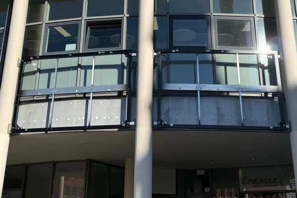 DigitalSignage_Montage_Unterkonstruktion_Stahl