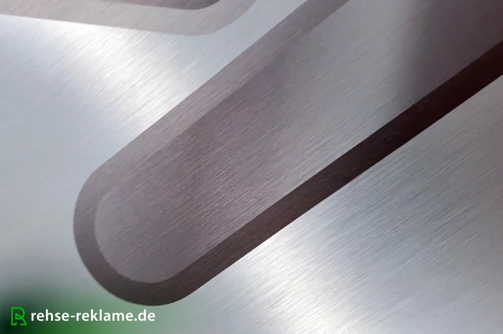 UV-Druck_auf_edelstahl_gebuerstet