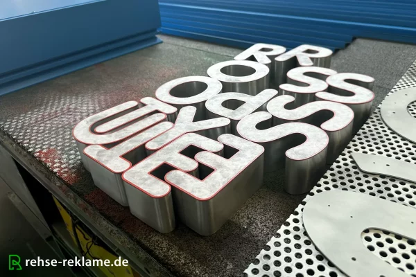 lackiervorbereitung_kleine_einzelbuchstaben