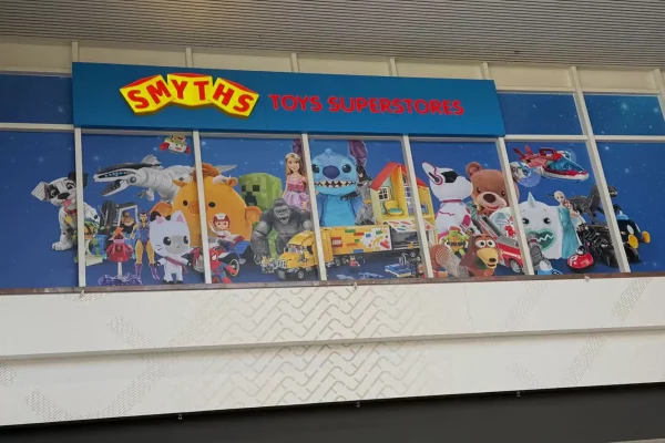 leuchttransparent_vollfolierung_scheibe