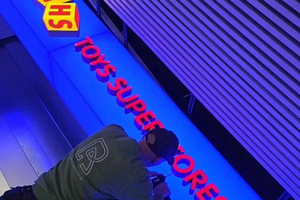 montage_kleine_einzelbuchstaben_rot