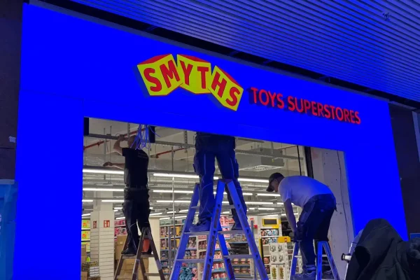 montage_portalanlage_einzelbuchstaben_vollausleuchtung