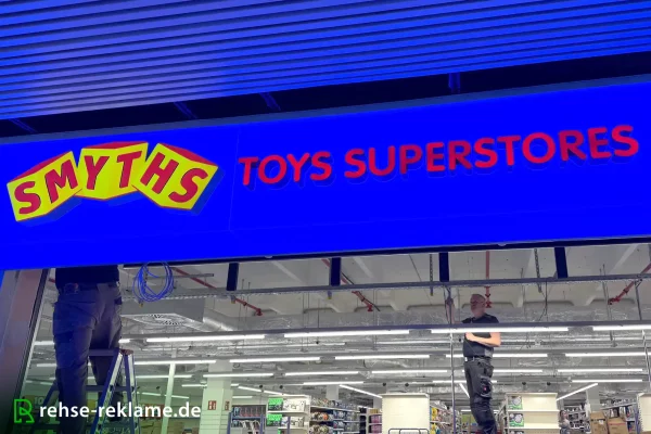 montage_portalanlage_shopeingang_blaulicht