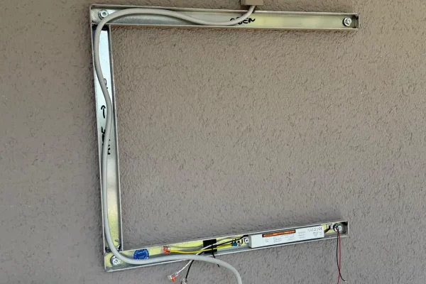 rueckleuchter_ montage_unterkonstruktion_verkabelung