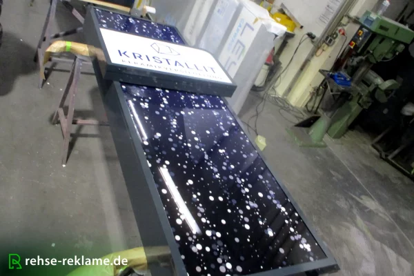 serienproduktion_stele_lauflicht_led