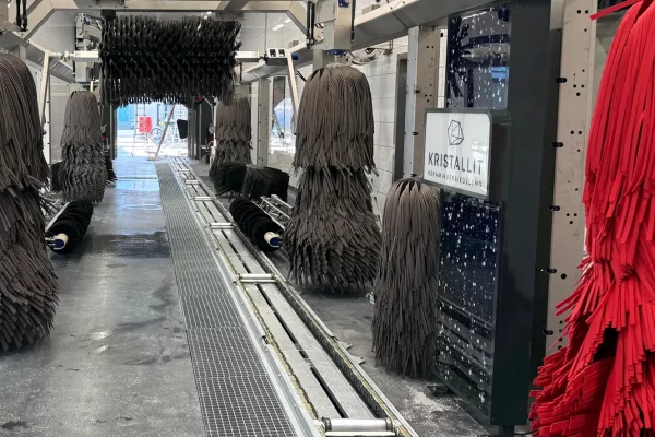 stele_leuchtkasten_in_waschstrasse