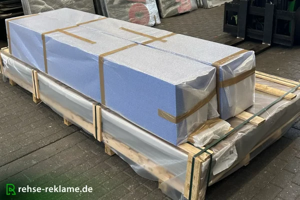 versandfertig_werbetechnik_spanntuchanlage