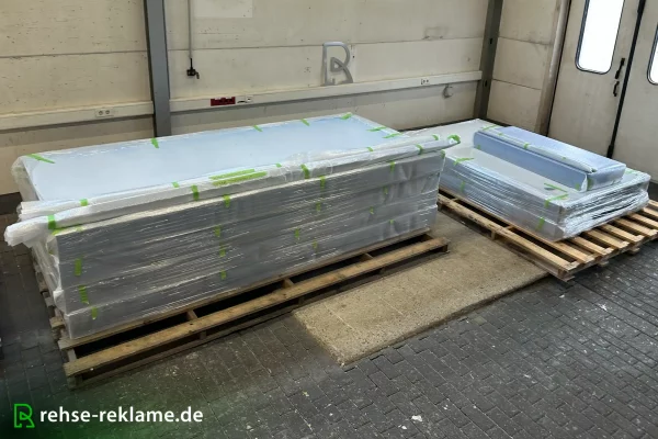 versandfertige_werbetechnik_spanntuchanlage