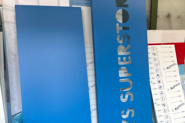 werbeblende_dekupierter_schriftzug