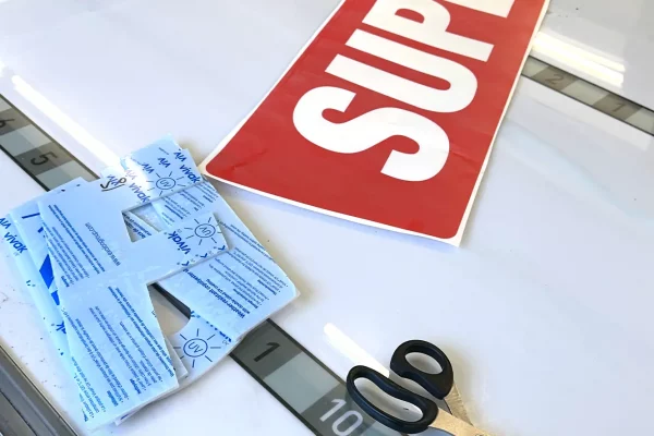 acrylbuchstaben+aufkleber_werbeanlage