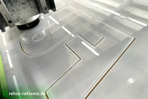 buchstaben_acrylglas_fraesen