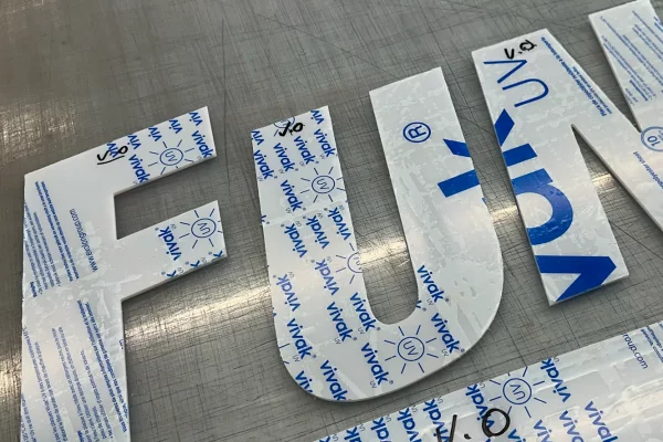 fun_acrylbuchstaben_schutzfolie