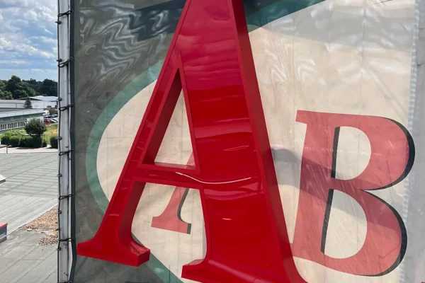 montage_roter_musterbuchstabe_profil4