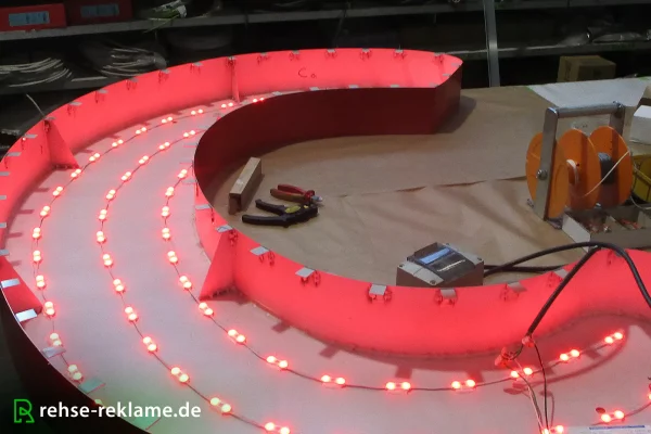 produktion_rote_leuchtschrift_profil4