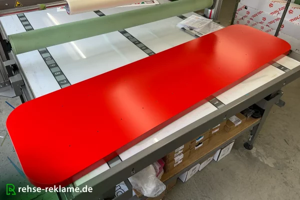 rot_lackierte_werbehaube_blende