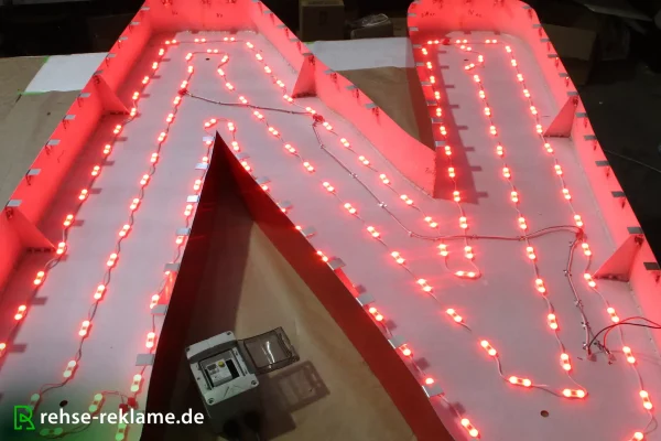rote_led_buchstabenausleuchtung_profil4
