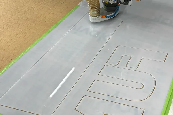 weiss_acrylglas_form-fraesen