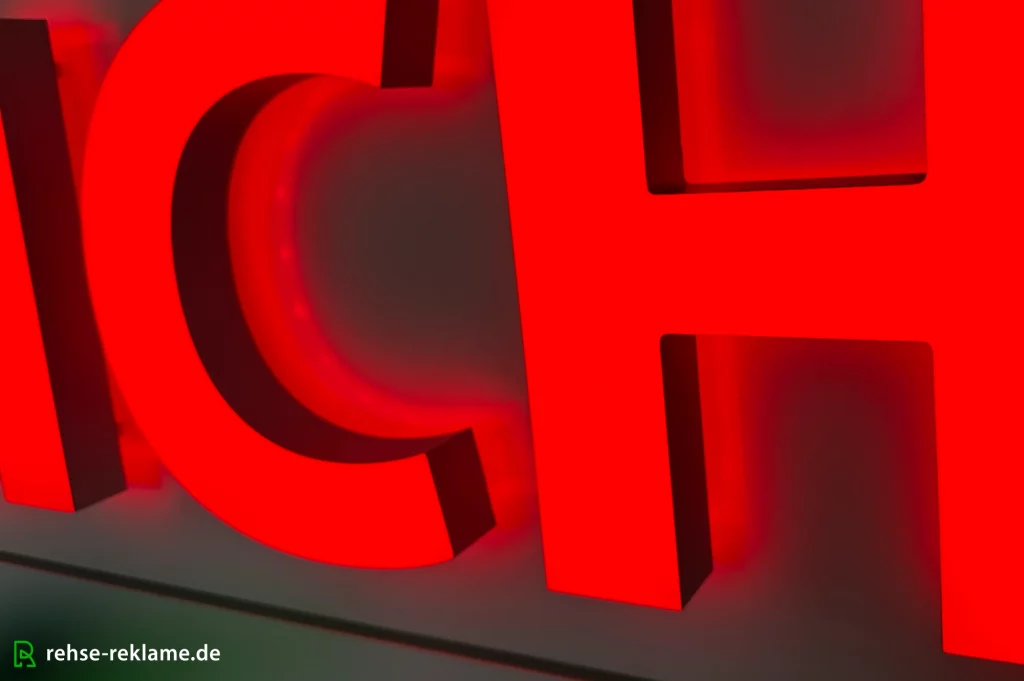 vollacrylbuchstaben_frontleuchter_rueckleuchter_rot