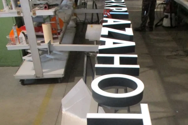 fertigung_buchstabenbau_profil-5s_weiss_led