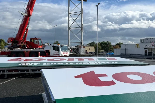 instandsetzung_3seitiger_werbepylon_ortstermin